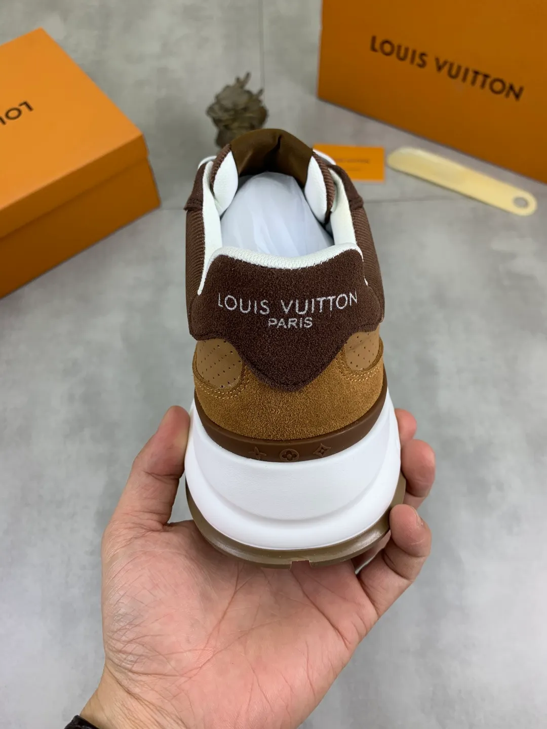 Men's men's shoes💰P440💰[New model]🆘[Louis Vuitton] LV official website latest model🎁casual and fashionable men's shoes👟hot style💥simple and elegant style, exclusive for trendy men. Unique official website latest brand elements👑original decoration, fashionable and generous, the fabric is made of original calfskin➕comfortable and breathable mesh lining➕pig skin lining ✅The official website specifies wear-resistant casual outsole, the classic model is taken in real life🎬Color: 3️⃣colors available😍Number of codes: 38-44 (45 46 customized)